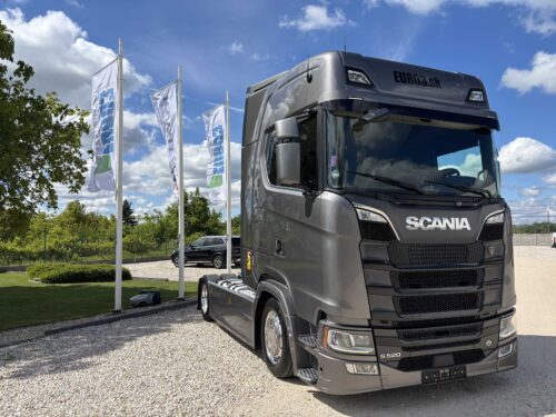 euro3-vehicle-Scania S520, V8, Full extra, Retarder, Parkcool, Alcoa, Koža, 2 ks